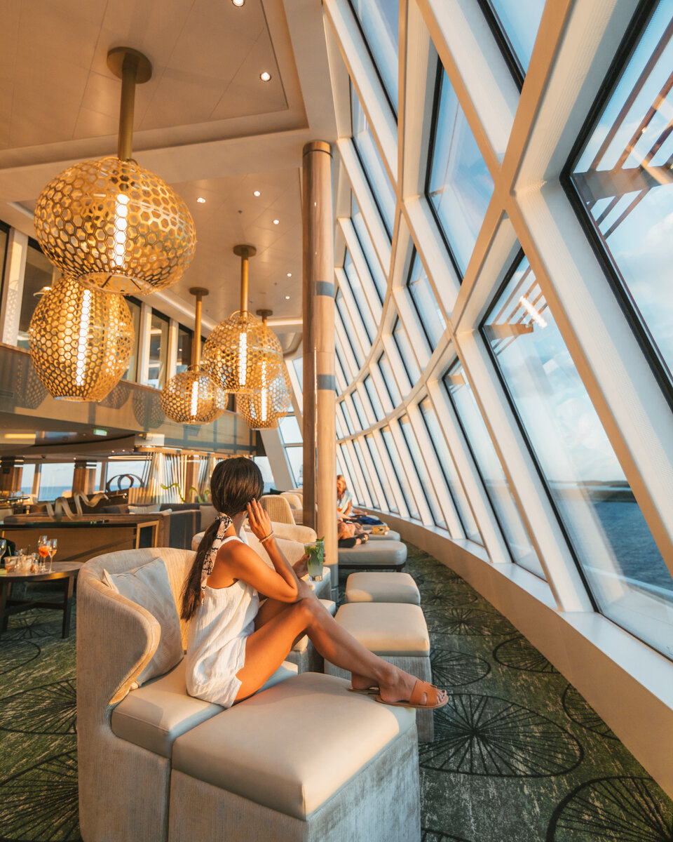 The Observation Lounge // Cruise Review: Onboard the Norwegian Encore // #readysetjetset #cruise #cruisereview #cruising #caribbean #bahamas #norwegian #ncl #travel #blog