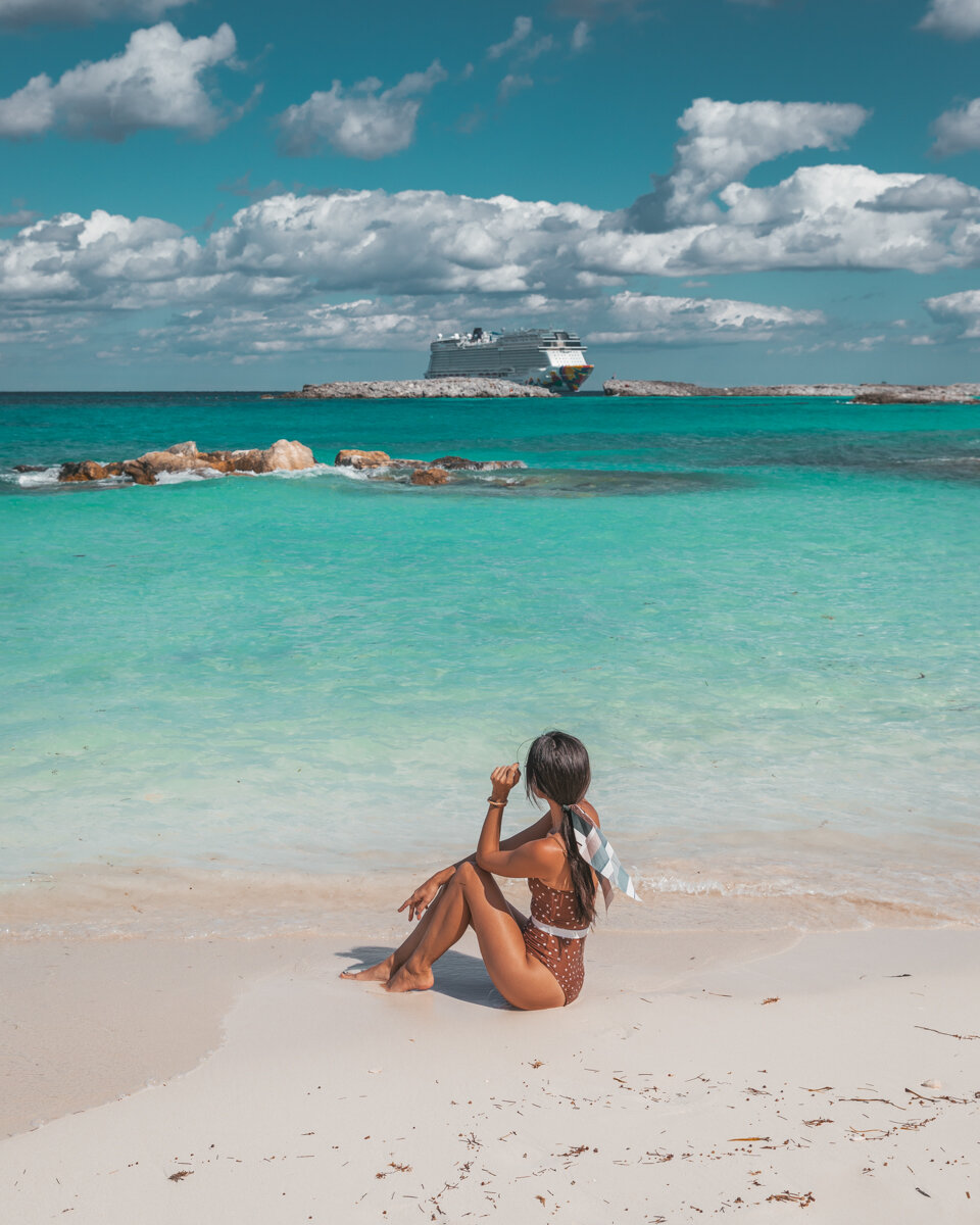 Beach at Great Stirrup Cay, Bahamas // Cruise Review: Onboard the Norwegian Encore // #readysetjetset #cruise #cruisereview #cruising #caribbean #bahamas #norwegian #ncl #travel #blog