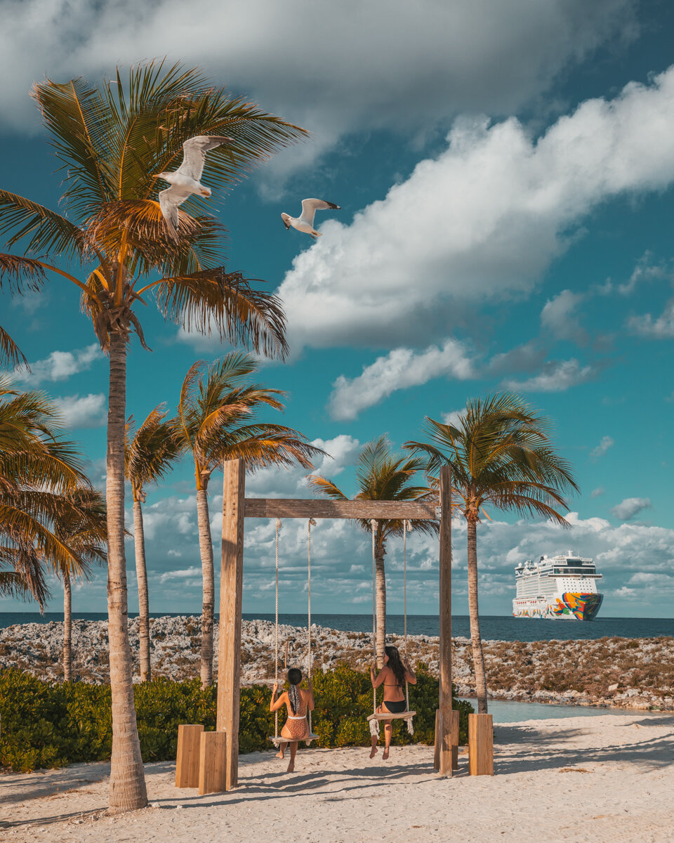 Instagram swings at Great Stirrup Cay, Bahamas // Cruise Review: Onboard the Norwegian Encore // #readysetjetset #cruise #cruisereview #cruising #caribbean #bahamas #norwegian #ncl #travel #blog