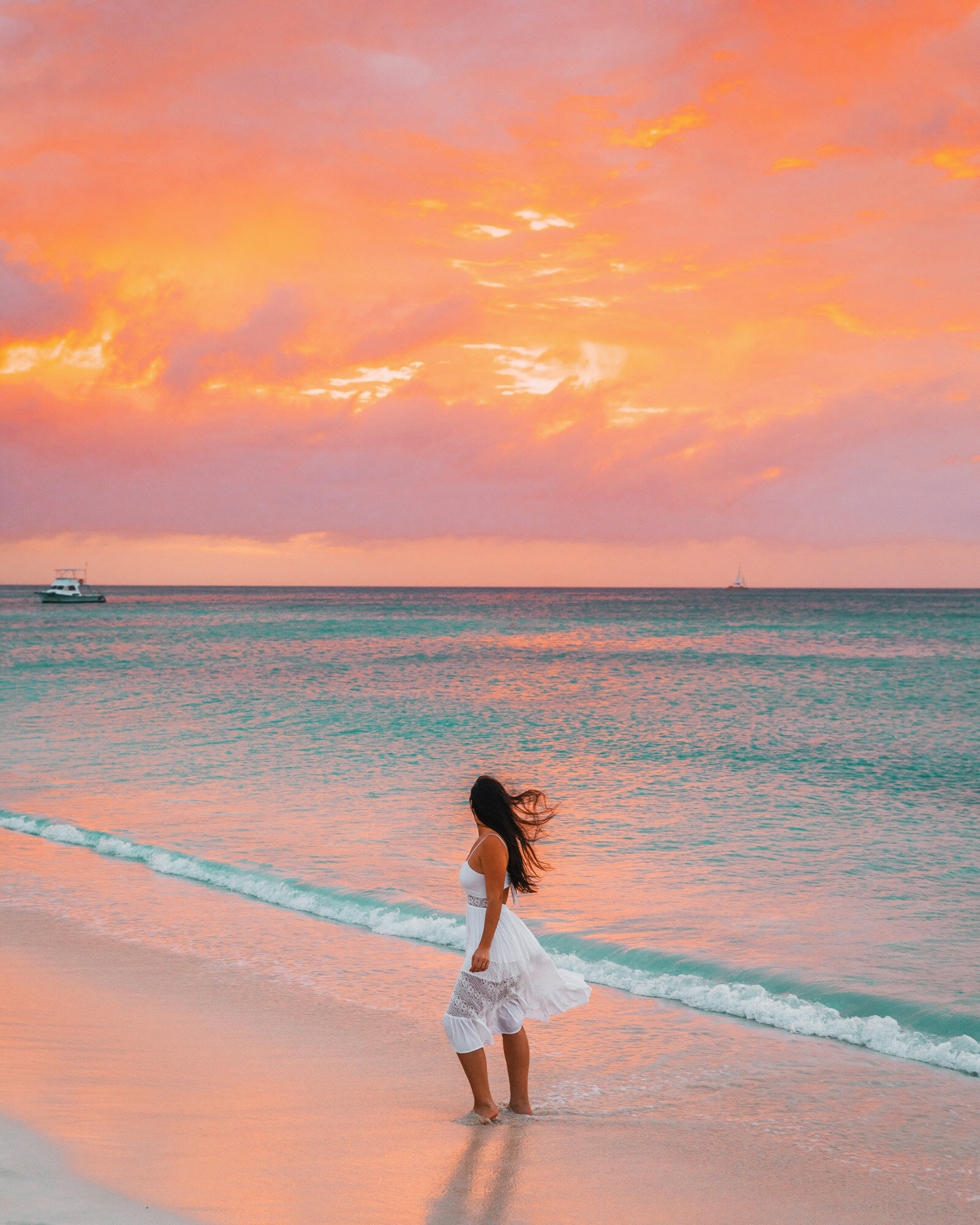Sunset at Palm Beach | Hilton Aruba Caribbean Resort & Casino | Ready Set Jet Set | Beach Destinations | ABC Islands | Aruba Hotels | Luxury Hotels | Honeymoon Travel | Caribbean Beach Resorts