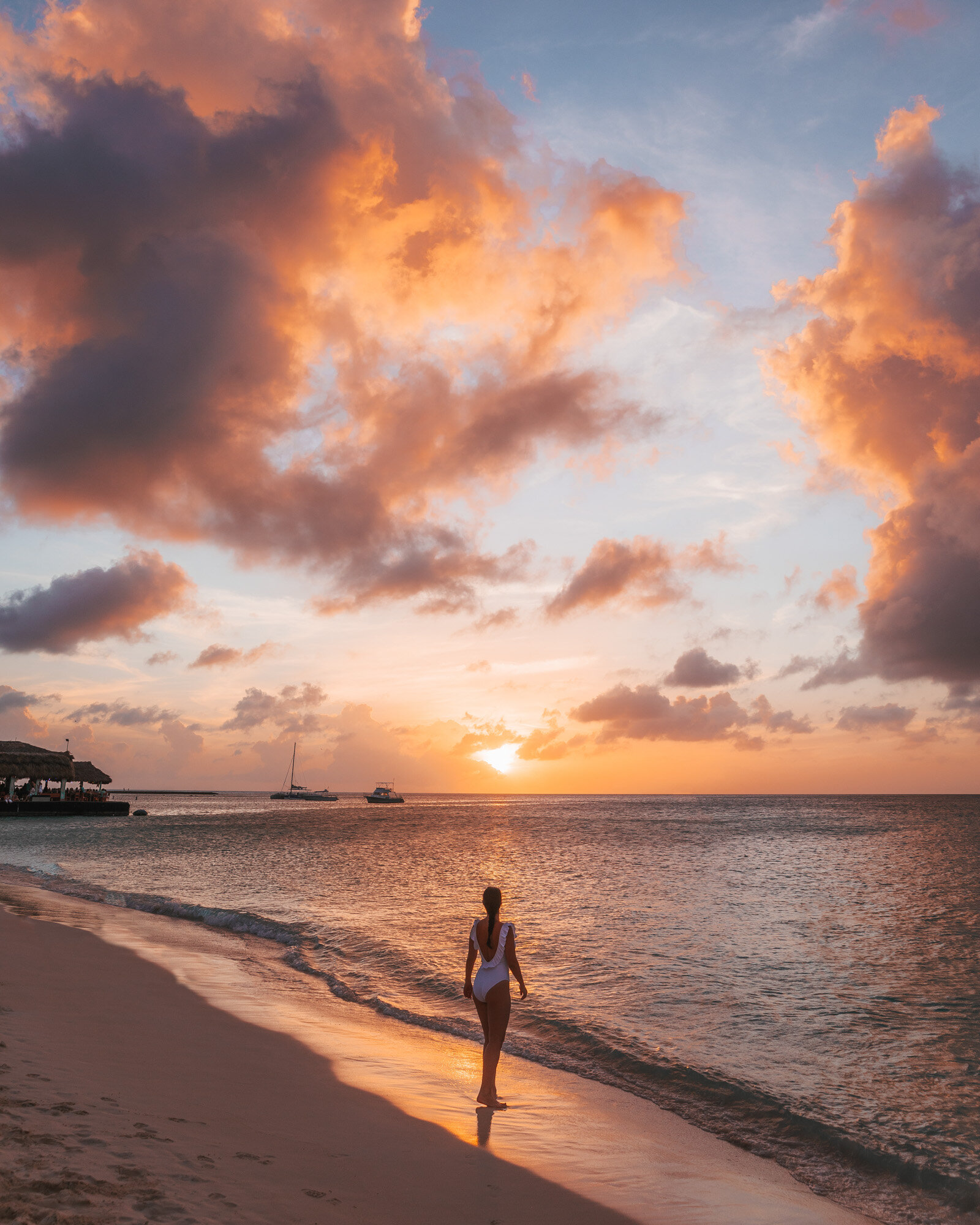 Palm Beach sunset | Hilton Aruba Caribbean Resort & Casino | Ready Set Jet Set | Beach Destinations | ABC Islands | Aruba Hotels | Luxury Hotels | Honeymoon Travel | Caribbean Beach Resorts