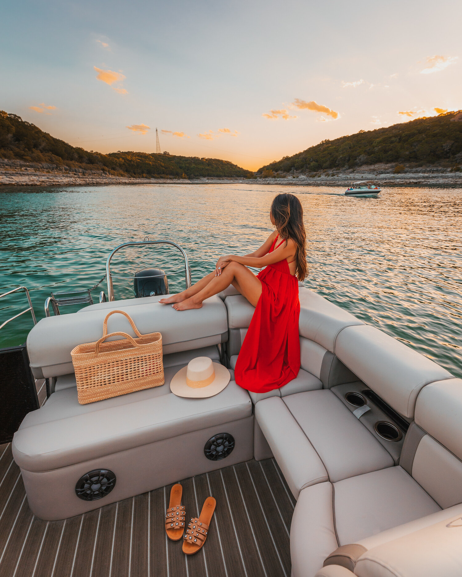 Lake Travis sunset // The Quick Guide to Boating in Austin, Texas