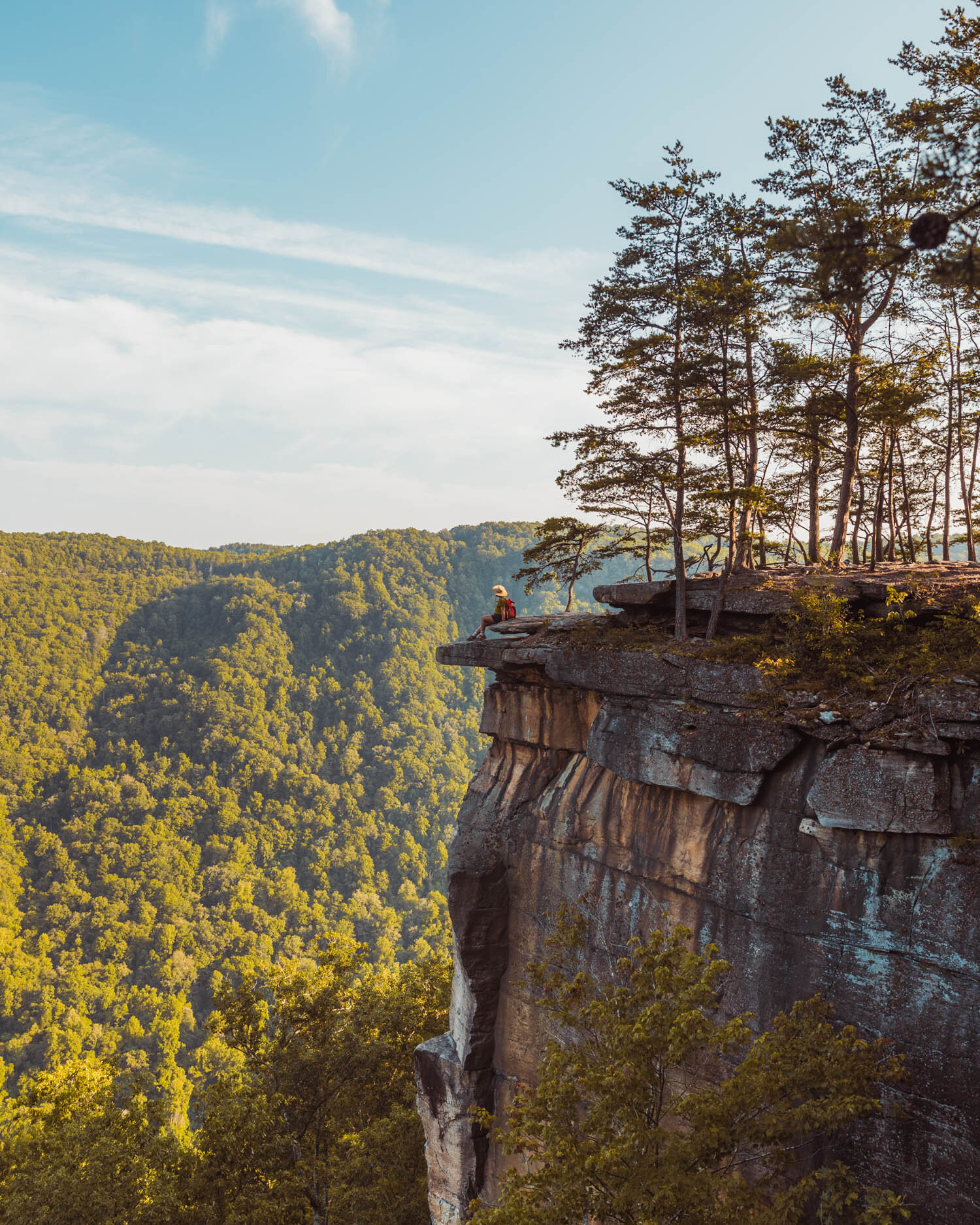 Endless Wall trail New River Gorge National Park // The Weekend Getaway Guide to West Virginia