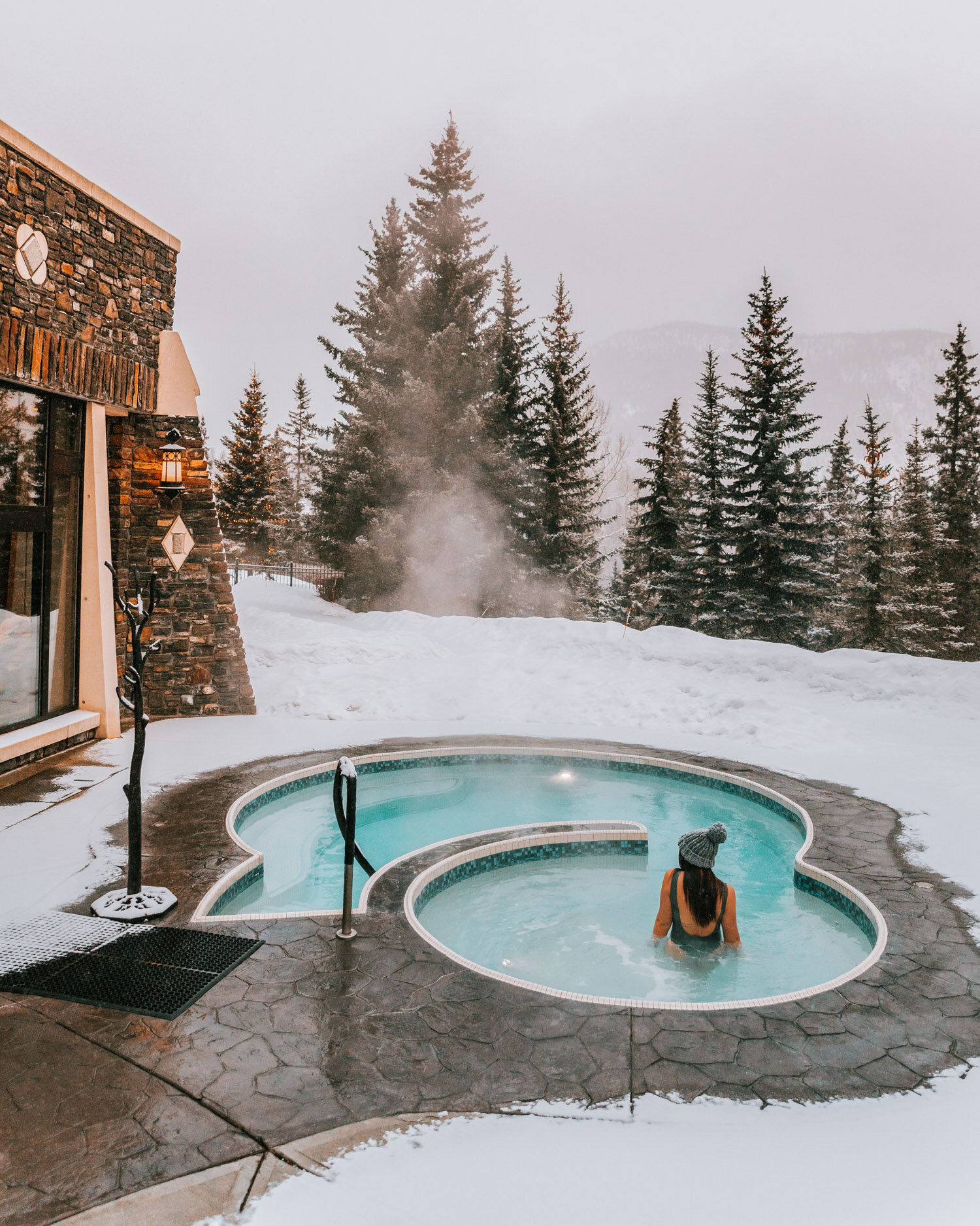 Fairmont Banff Springs spa pool // The Ultimate Guide to Visiting Banff in Winter