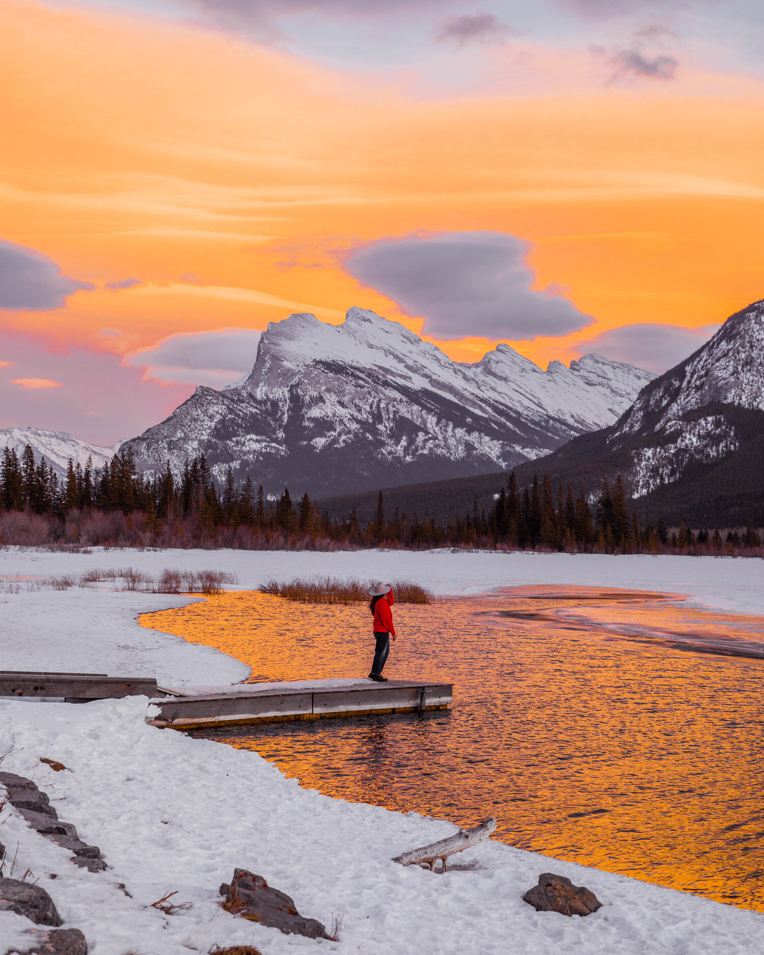 Vermillion Lakes frozen sunset // The Ultimate Guide to Visiting Banff in Winter