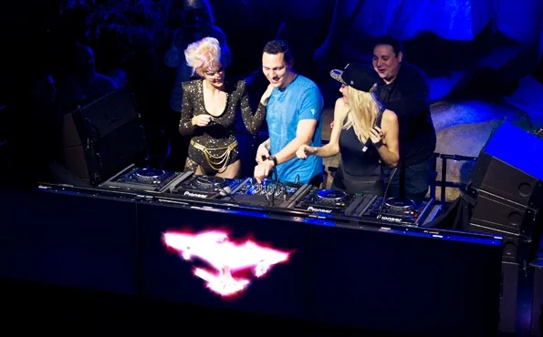 14 Tiesto and Nervo bond behind the boards.jpg