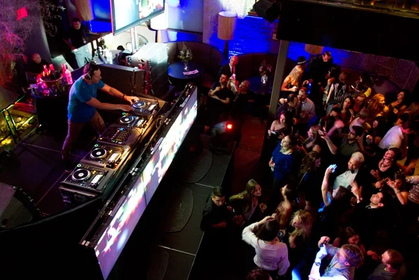 13 Tiesto commands the stage.jpg