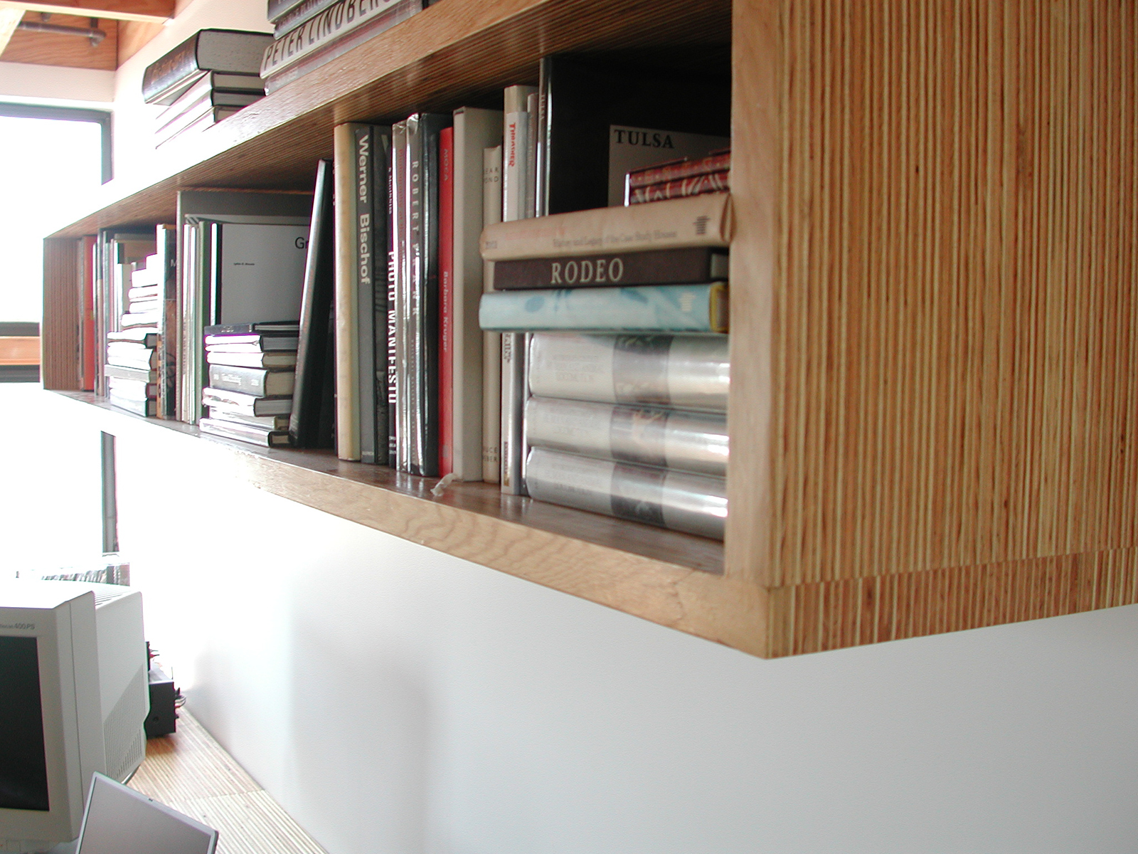  A detail of the bookshelf, showing the continued use of the plywood endgrain motif. 