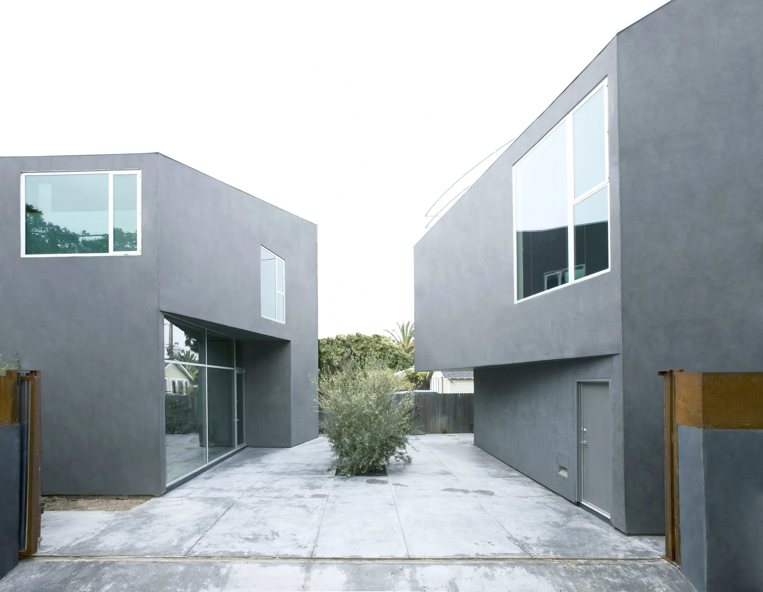 The courtyard separating the living areas from the art studio, which is provided with a separate entrane.