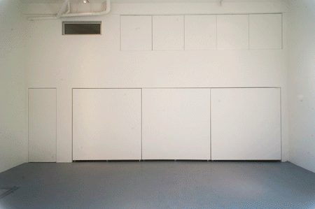 A system of movable wall panels was designed to create separate rooms at the gallery level, which in combination with pivoting wall panels above, allowing the space to transform to meet a variety of needs.