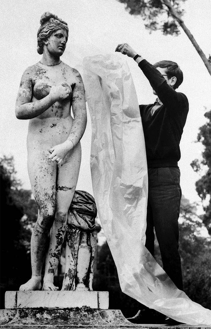 Christo wrapping one of the sculptures in the garden of the Villa Borghese