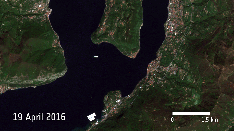 Queste quattro immagini che mostrano il processo di costruzione di The Floating Piers sono state scattate dal satellite dell’ESA Sentinel-2A tra il 19 e il 21 giugno 2016