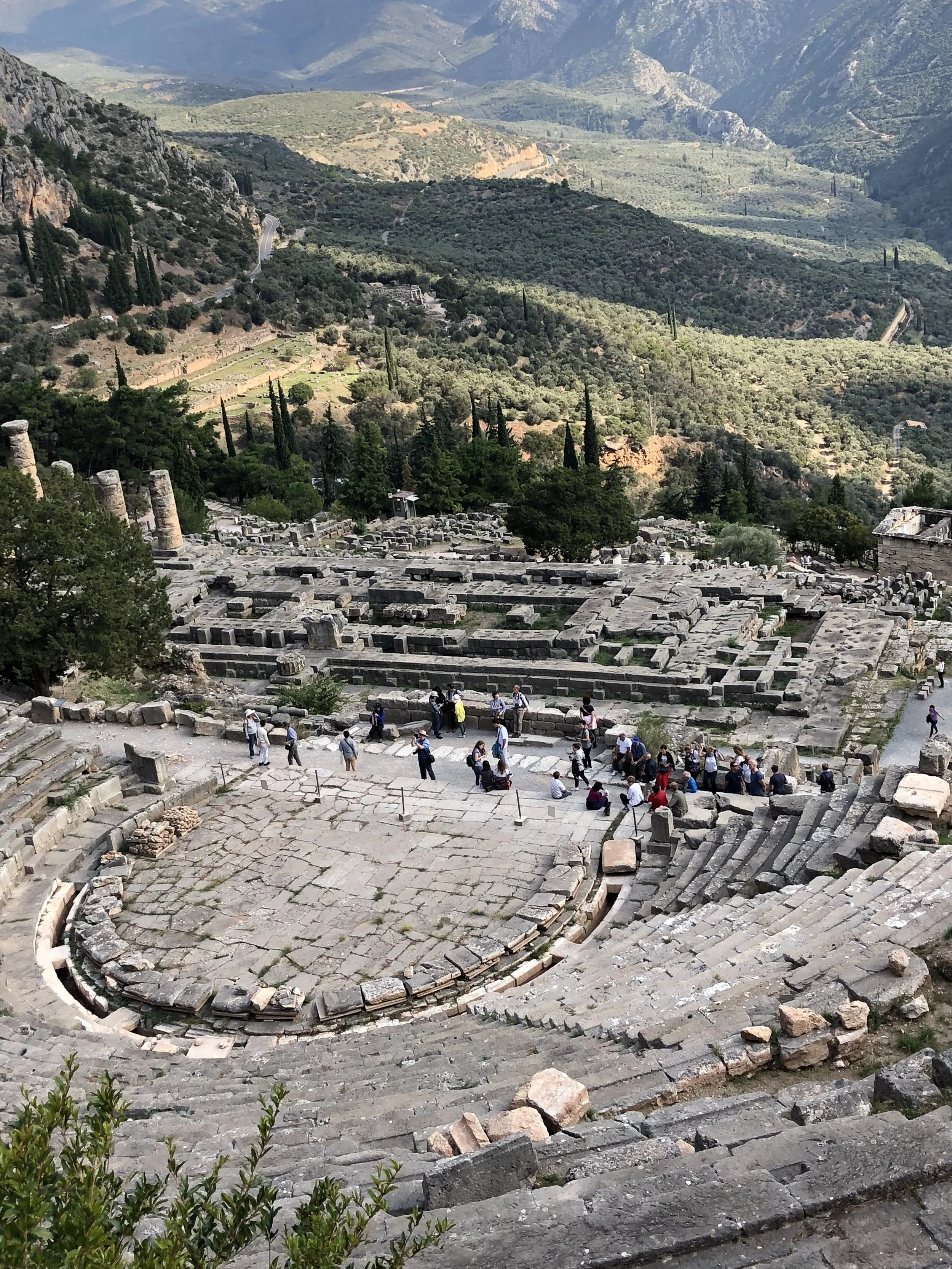Delphi: the theater and below it the temple of Zeus where the oracle arrived
