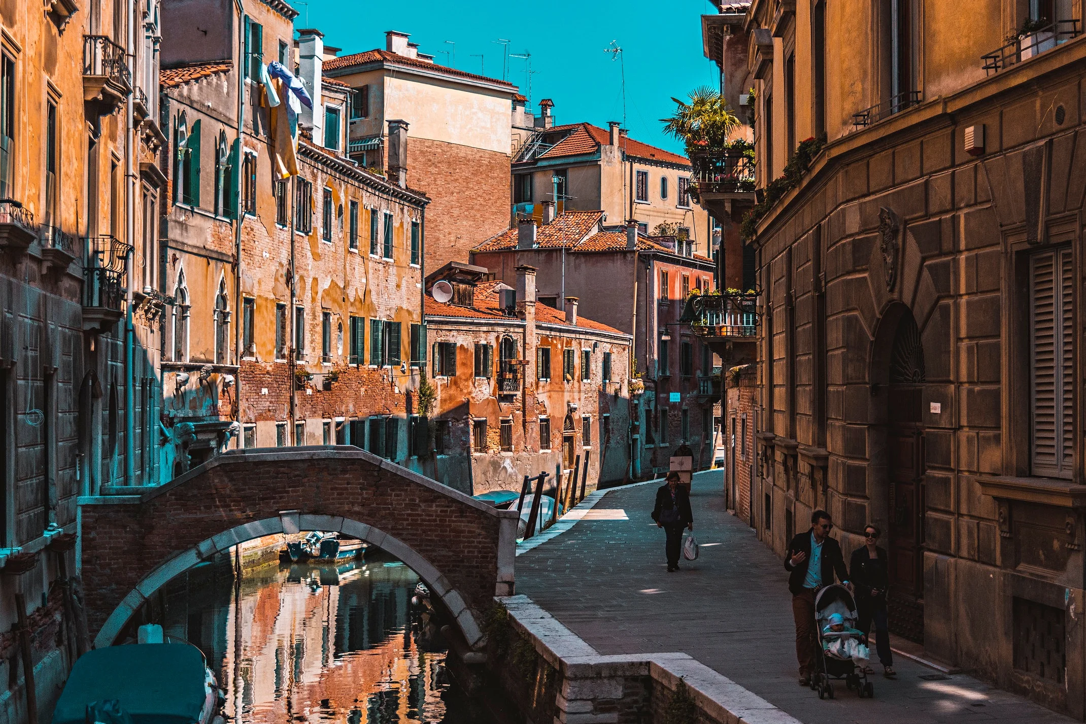 SOMETIMES YOU NEED TO GET LOST IN THE WORLD