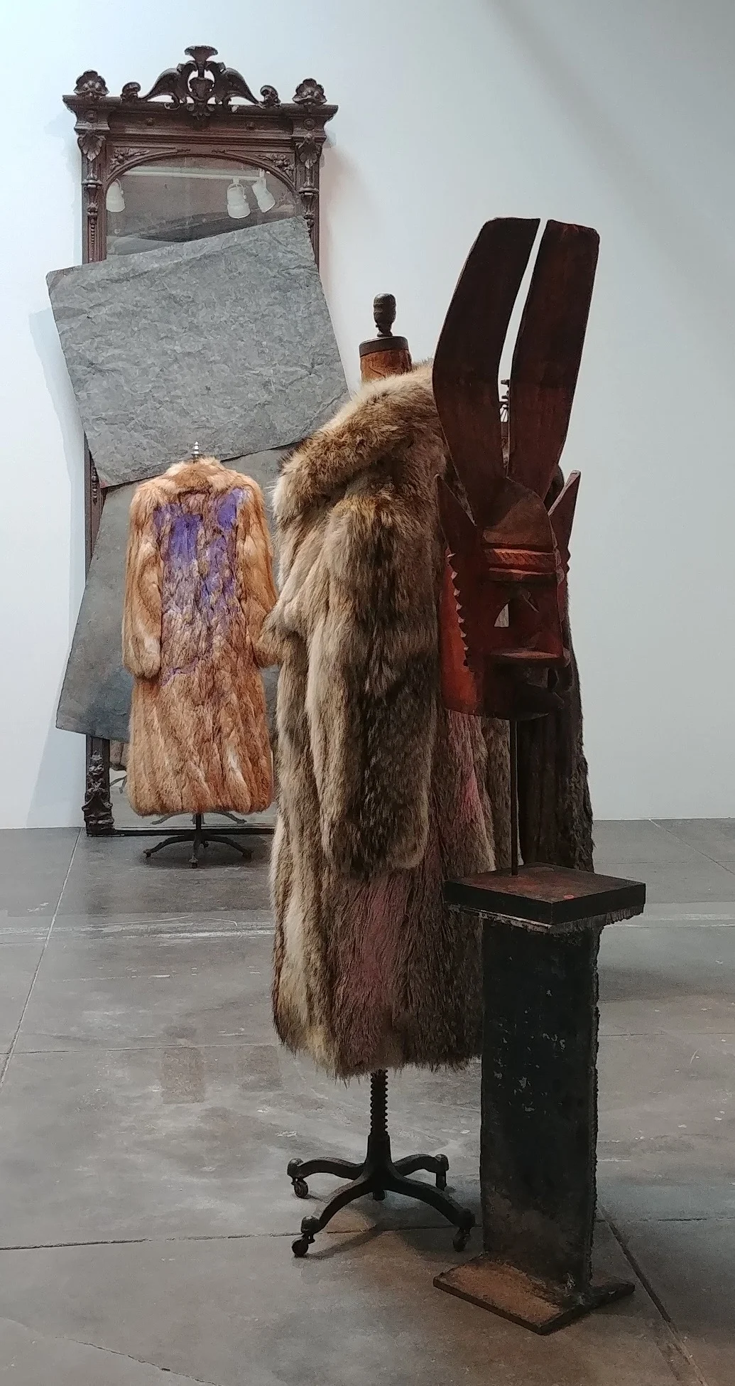 Installation view, “David Hammons,” Hauser & Wirth Los Angeles, 2019 Courtesy the artist and Hauser & Wirth; Photograph by George Melrod