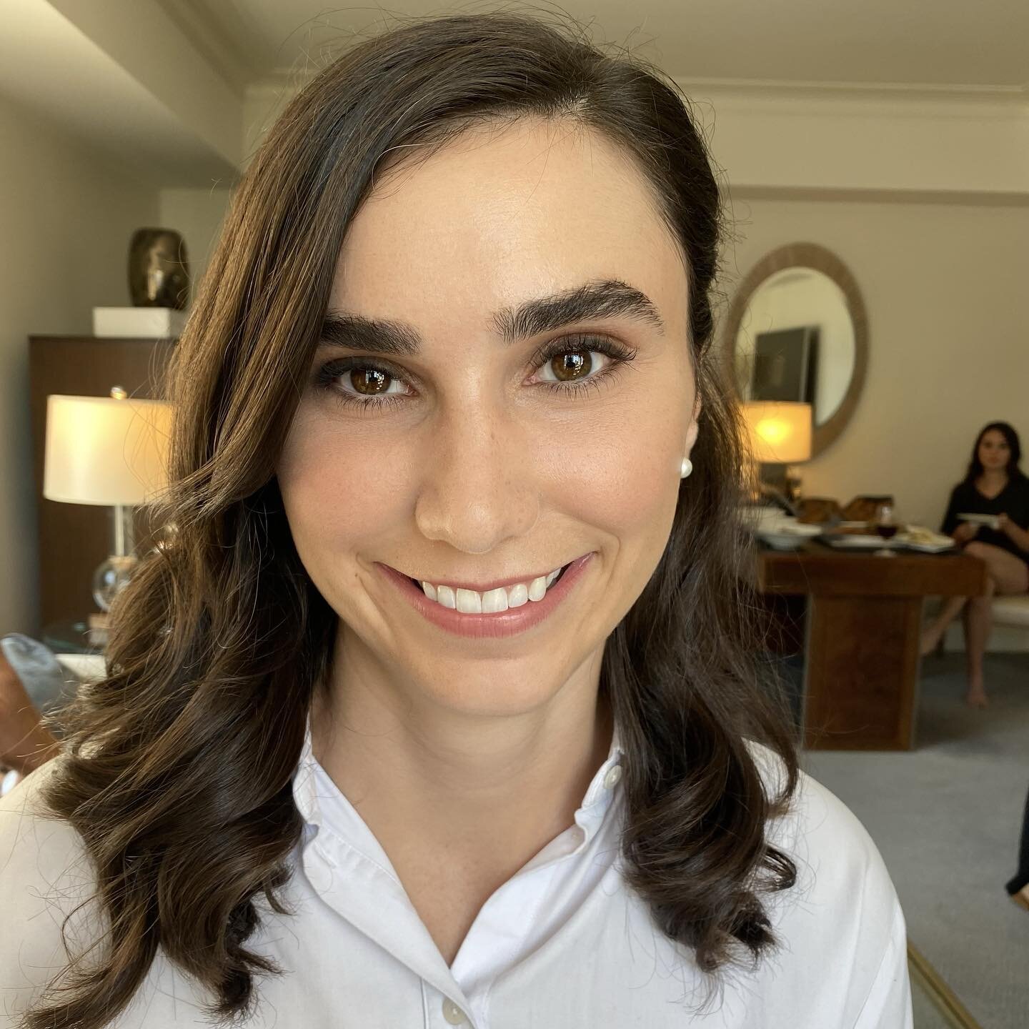 My tall Italian bride, Ariana. Blessed with gorgeous brows and the kindest heart, looked stunning in a white jumpsuit for her &ldquo;I dos&rdquo;. 🤍
.
.
Makeup for @nikavaughanbridalartists 
@thepeninsulachi 
.
#chicagowedding #postpandemicwedding 
