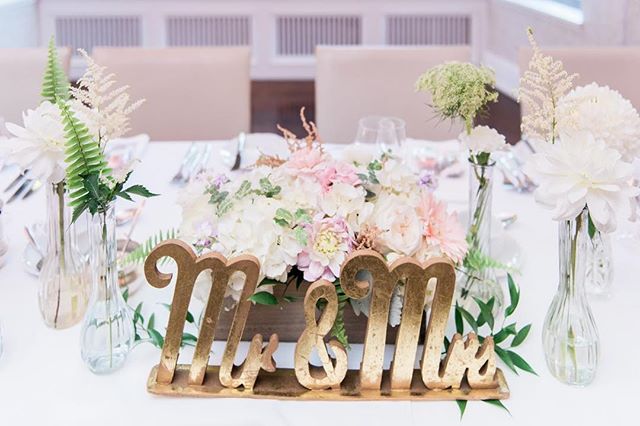 I love those little ferns on this gorgeous head table! 🌿 I&rsquo;m so lucky to work alongside many amazing creatives and this wedding was one of my favourites. 
Photo: @snapfulphotography 
Florist: @fmfloral 
Planner: @champagnecedar 
#champagneceda