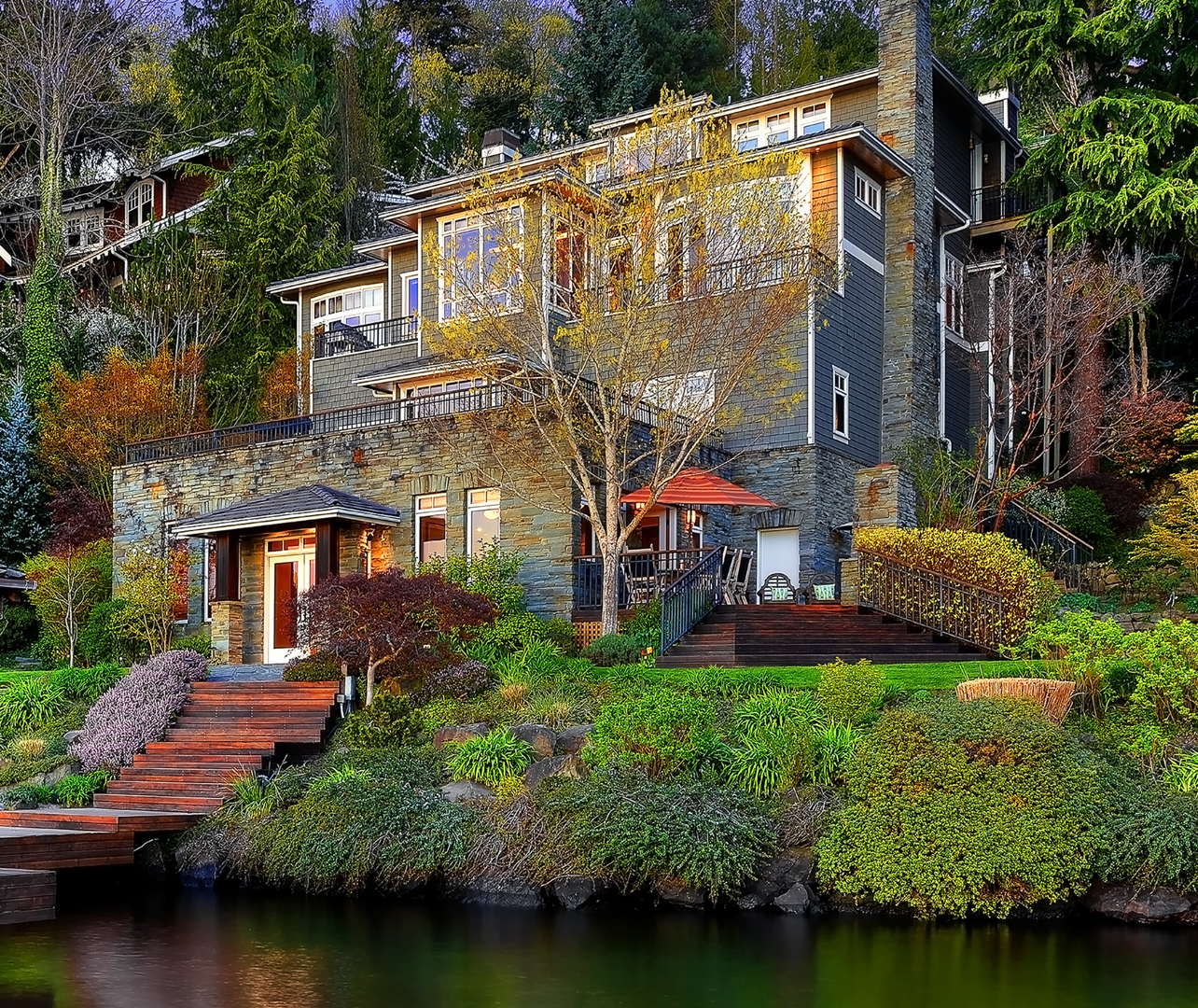 Photo of lake front PNW home by Seattle Residential Architect