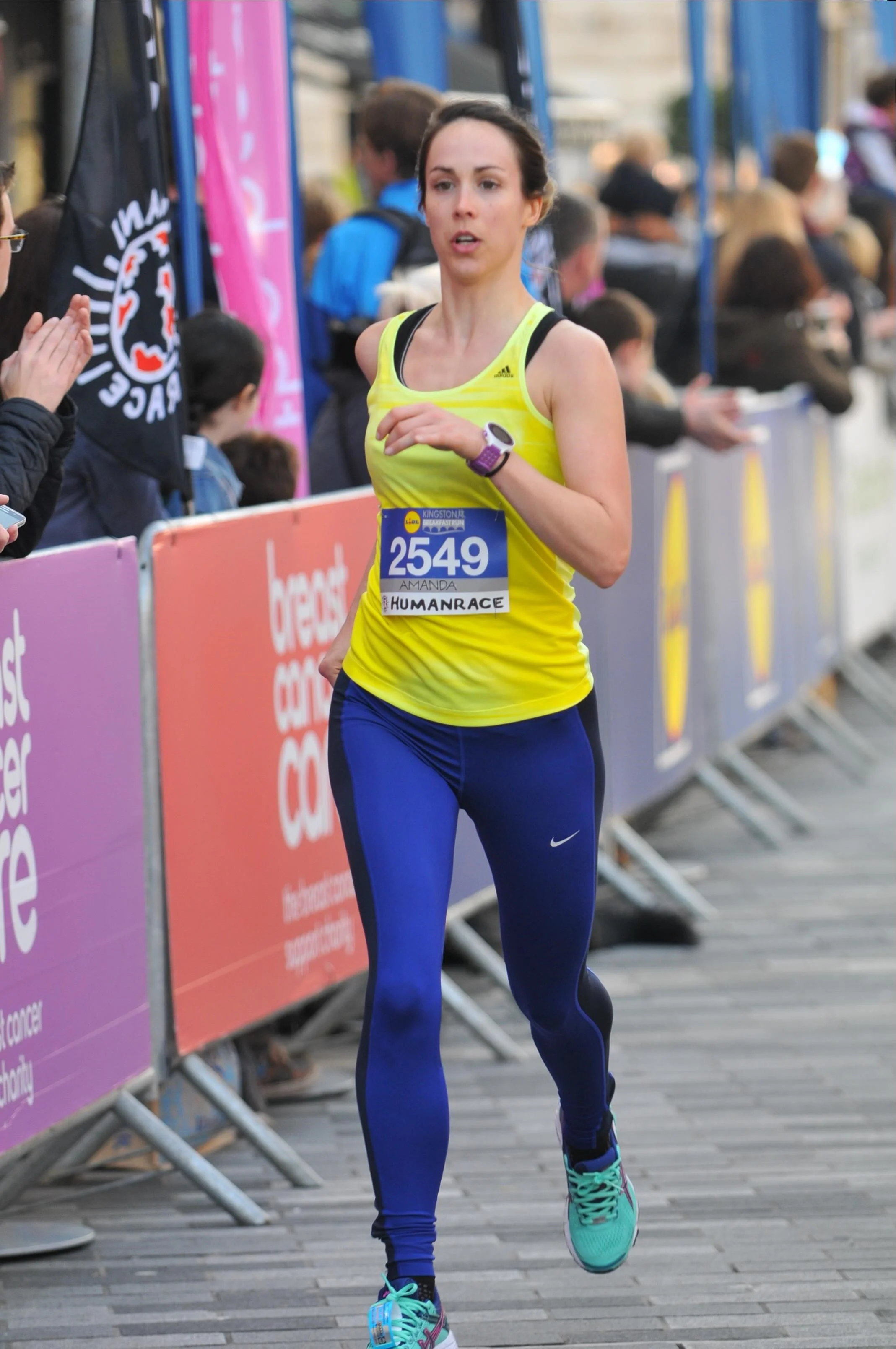 Amanda looking a bit TOO much like a professional athlete here……