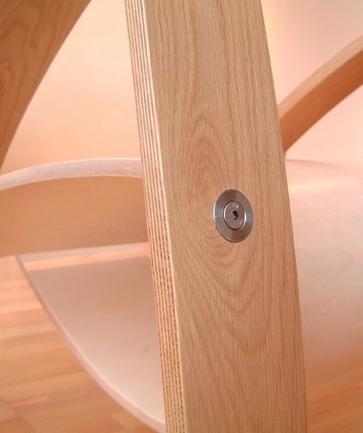 lounge chair (oak front leg detail)
