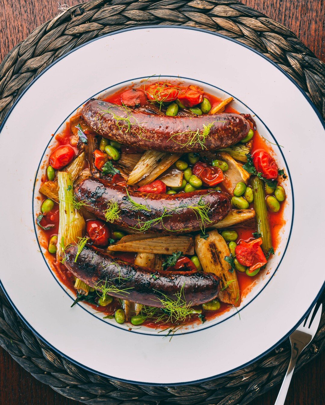 Family-style done right: DUCKCHAR Duck Chorizo Sausages with fresh fennel and duck fat roasted tomatoes. Recipe link in bio.
.
.
.
.
.
.
.
#chorizo #duckchorizo #chorizorecipe #brat #bratwurst #fennel #summersausage #sausagerecipe #sauerkraut #sausag