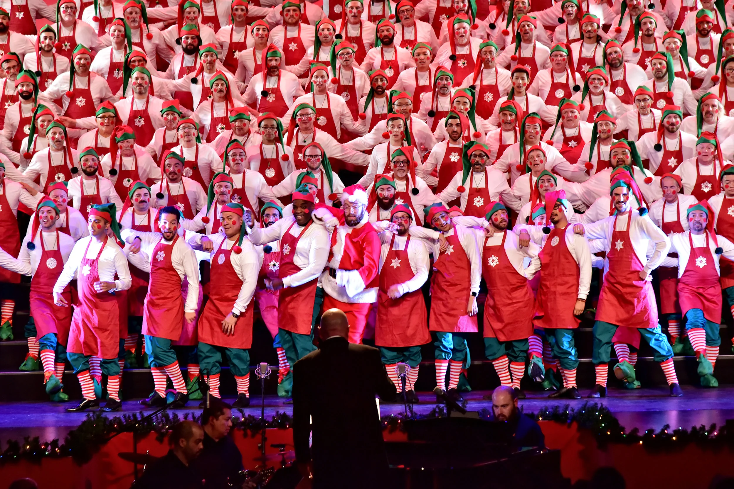 SAN FRANCISCO GAY MEN’S CHORUS CELEBRATES THE HOLIDAY SEASON WITH BRAND–NEW SHOW,  BRASSY AND SASSY