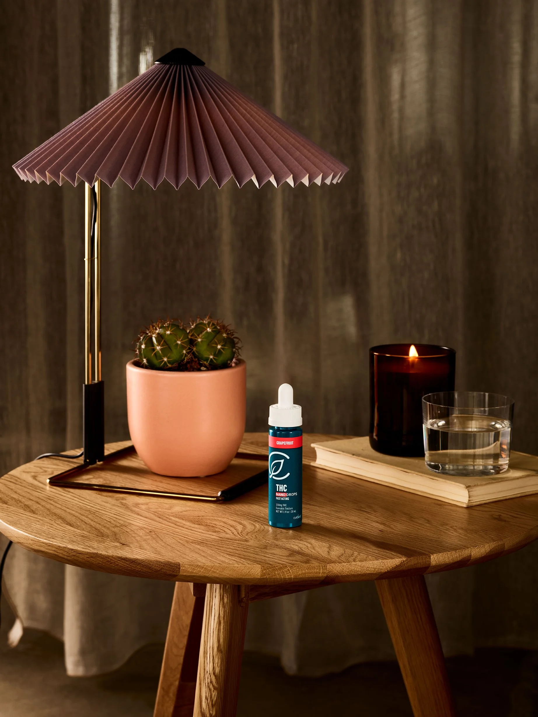 Curaleaf_Nano_Nightstand_DropsSlim30mlBottleGrapefruit_20201019_MollieAbleman_147_72dpi.jpg