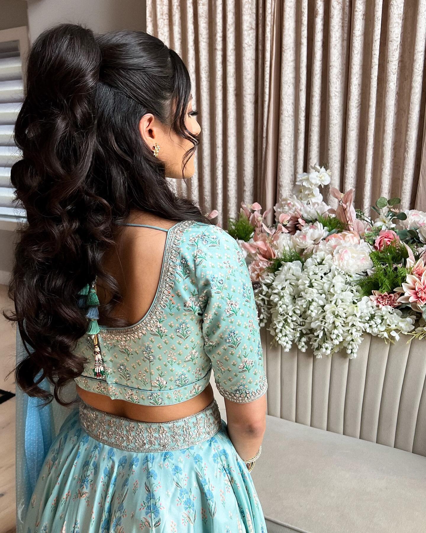 Sonia 🤍 Sangeet 
HMUA @madebypamb 
Lengha @anitadongre 
Jewelry @hookumdesignstudio 
Hair Extensions @bombayhair 
Decor @kismetdecor 

 #makeupartist #calgarymakeupartist #yycmakeupartist #edmontonmakeupartist #yycmakeup #bridalmakeup #indianbride #