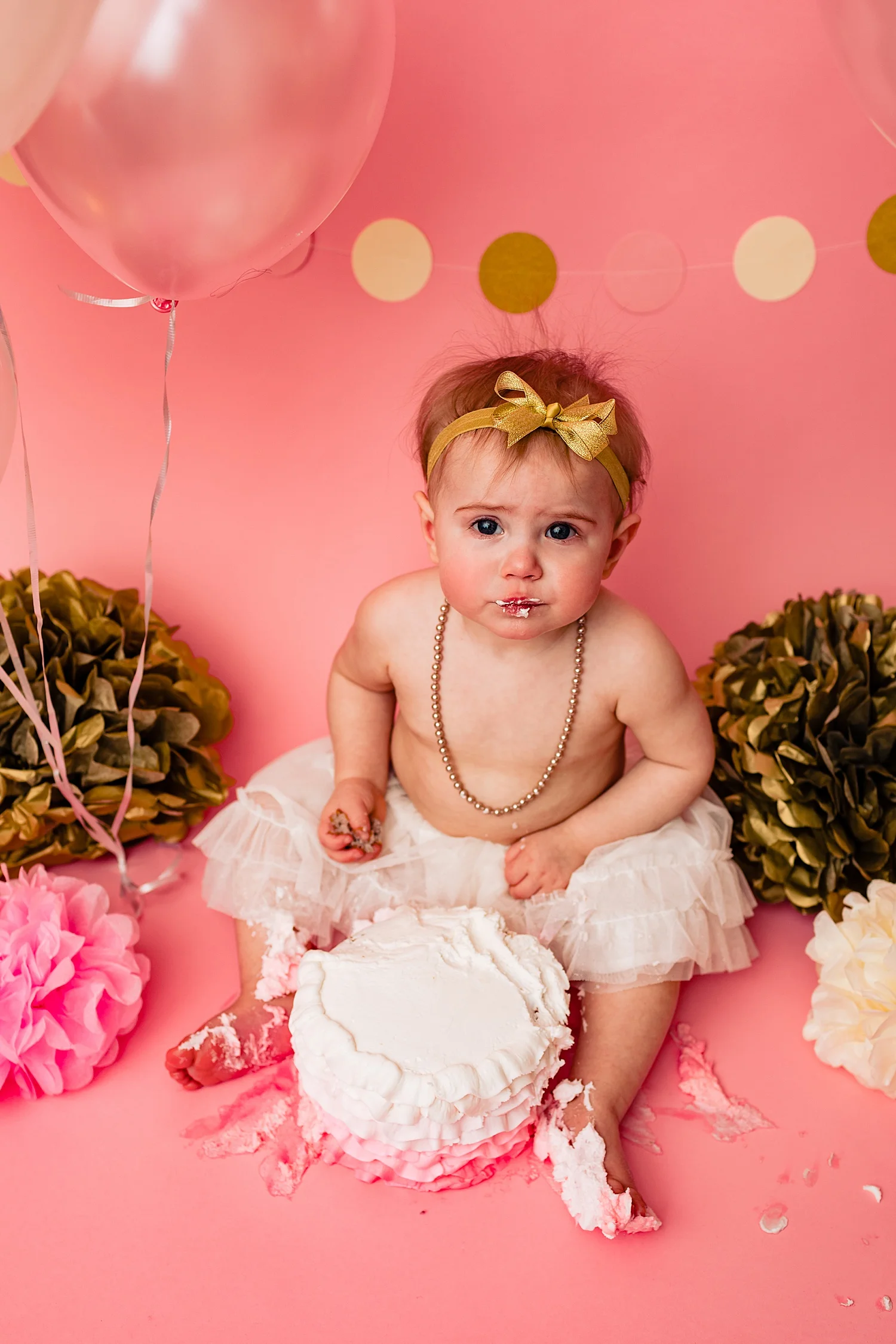 Berks County Pennsylvania one year birthday cake smash photographer photoshoot