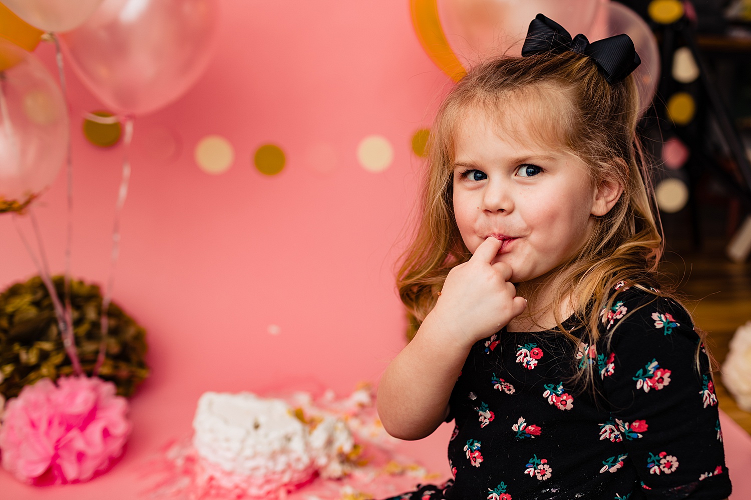 Berks County Pennsylvania one year birthday cake smash photographer photoshoot