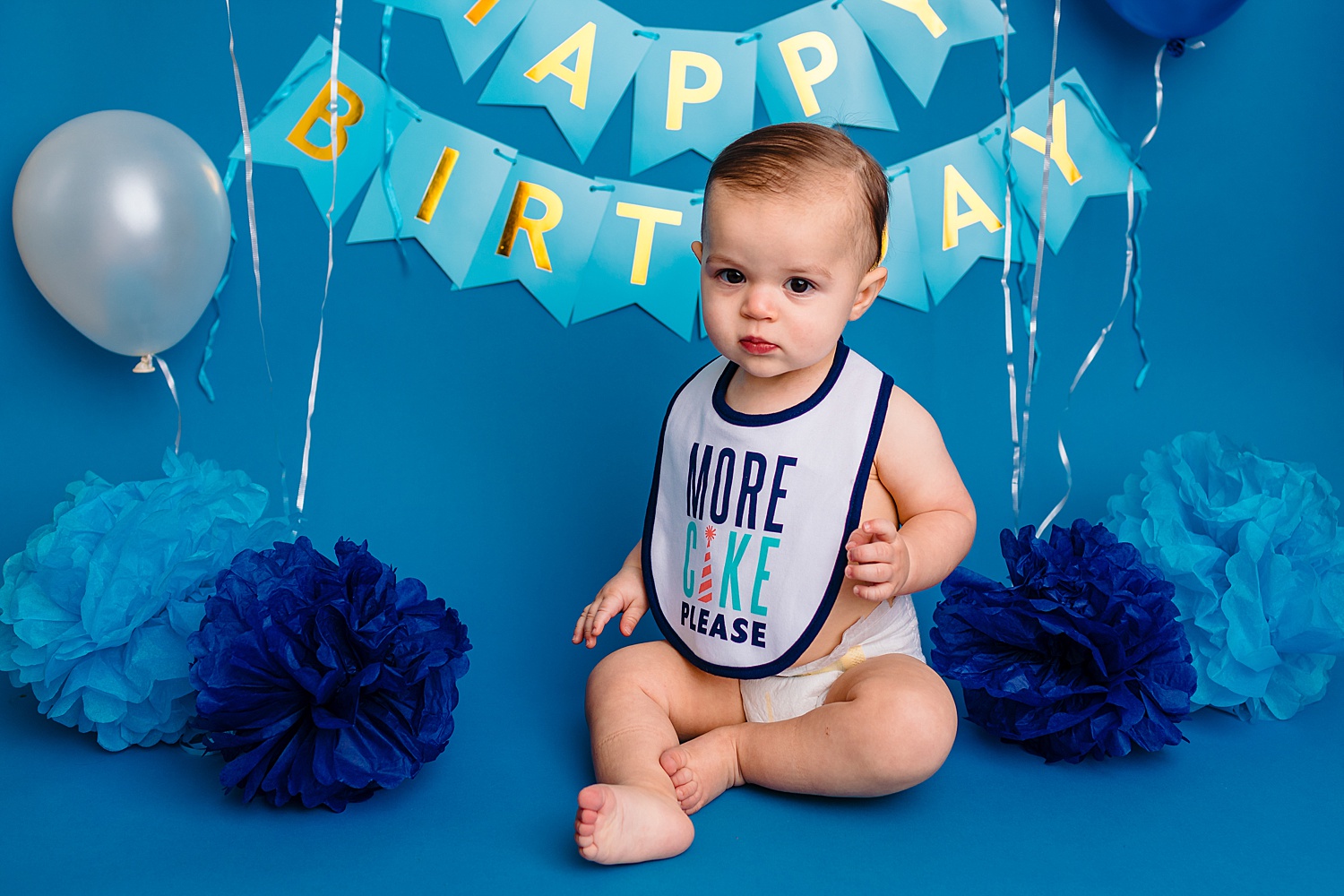 Berks County Pennsylvania one year birthday cake smash photographer photoshoot