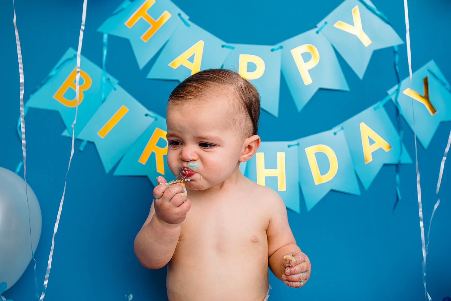 Berks County Pennsylvania one year birthday cake smash photographer photoshoot