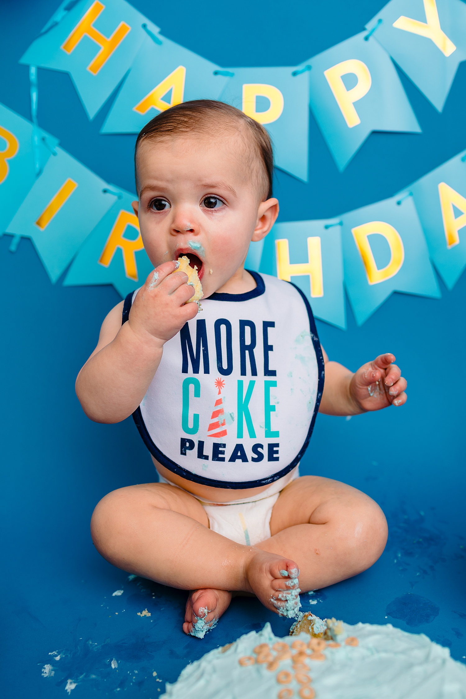 Berks County Pennsylvania one year birthday cake smash photographer photoshoot