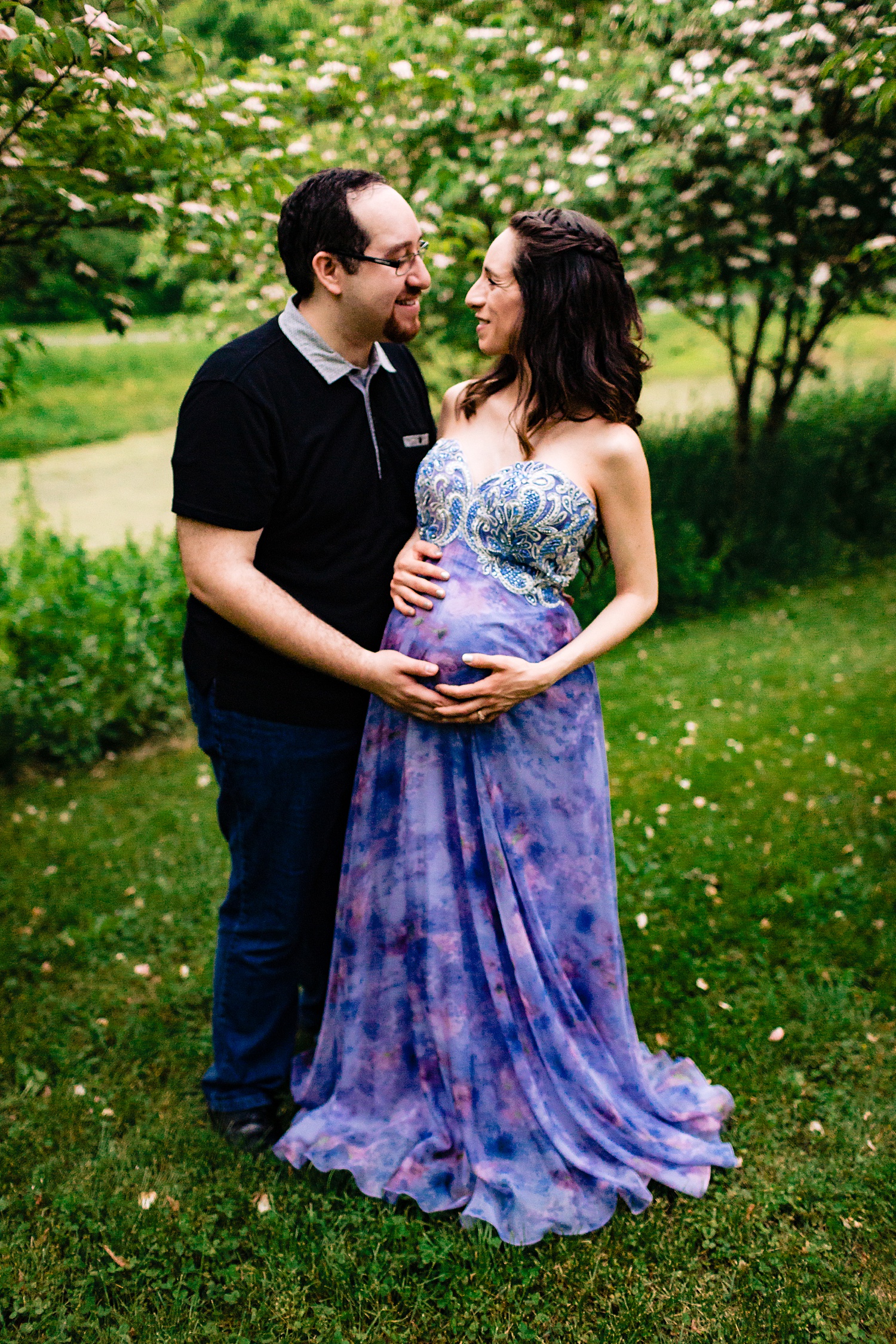 Gring's Grings Mill Red Covered Bridge Heritage Center Wyomissing Pennsylvania maternity session portrait photographer