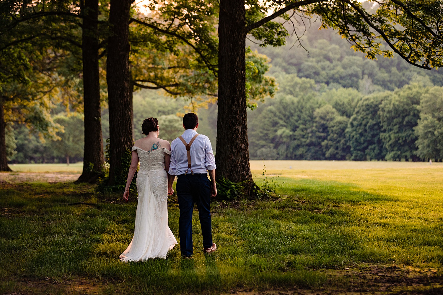 summer Tinicum Park Bucks County barn wedding photographer