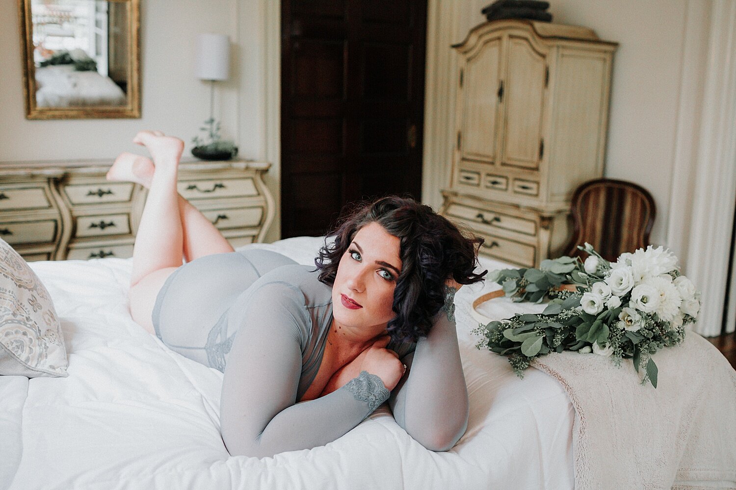 Philadelphia Pennsylvania mansion boudoir photographer curvy plus-sized model