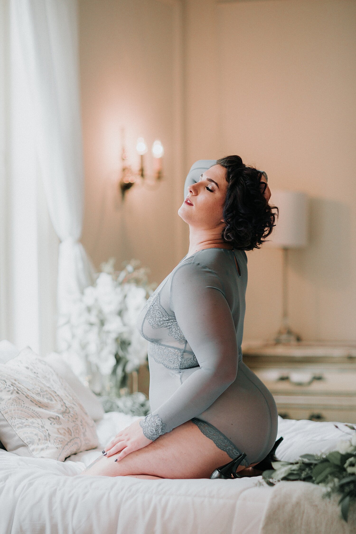 Philadelphia Pennsylvania mansion boudoir photographer curvy plus-sized mod...