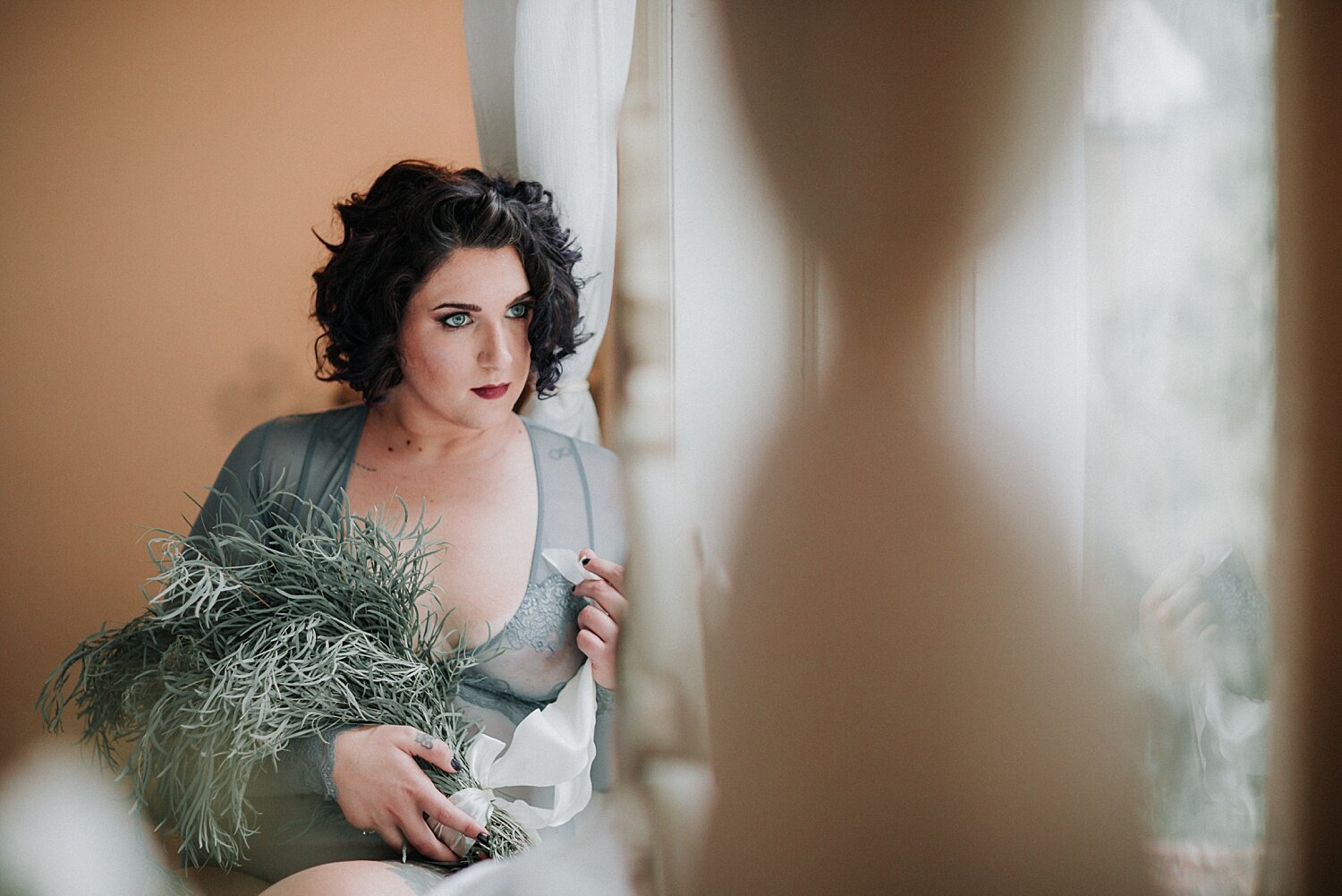 Philadelphia Pennsylvania mansion boudoir photographer curvy plus-sized model