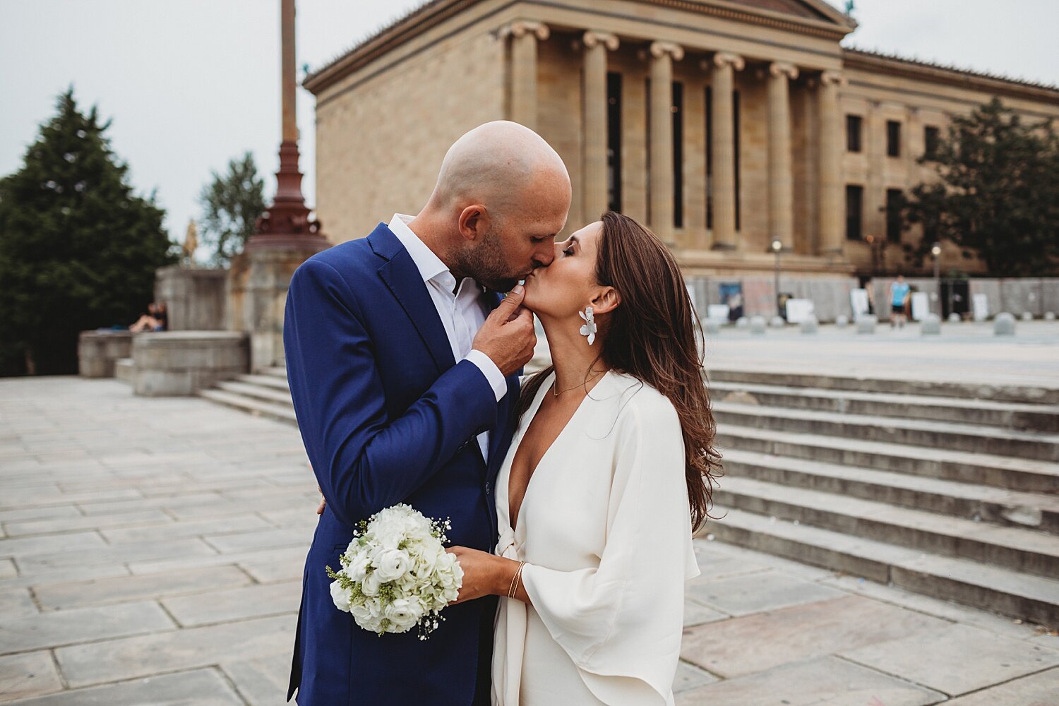 Philadelphia micro wedding elopement photographer Art Museum