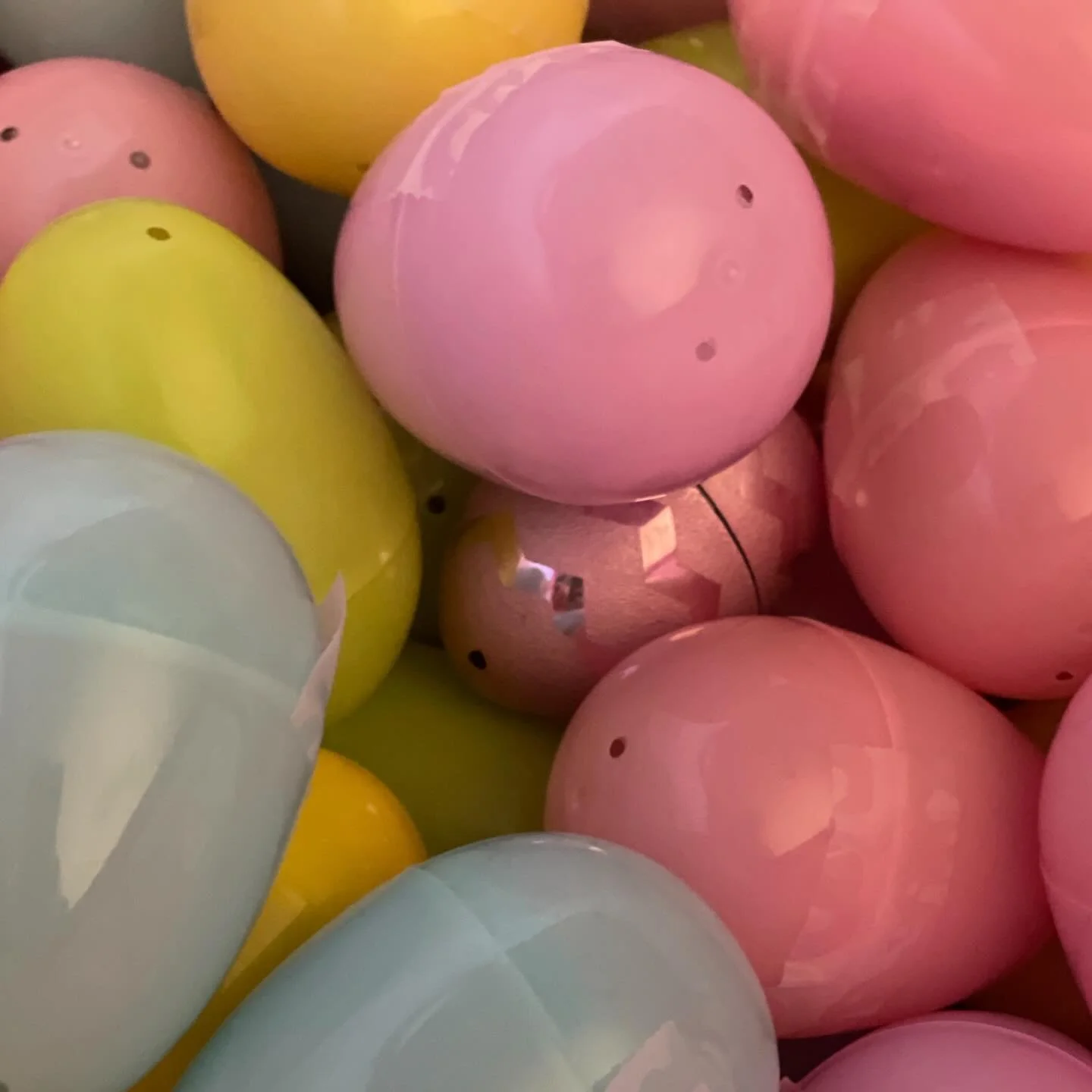 HTNA Neighbors: Volunteers are stuffing 1,200 eggs for all your kiddos so GET READY! 🥚 Spring Fling is THIS SATURDAY 8-10 am at Woodhaven Grove Park. 
If you aren&rsquo;t a member you can join for the whole year and come participate! HTNA.org