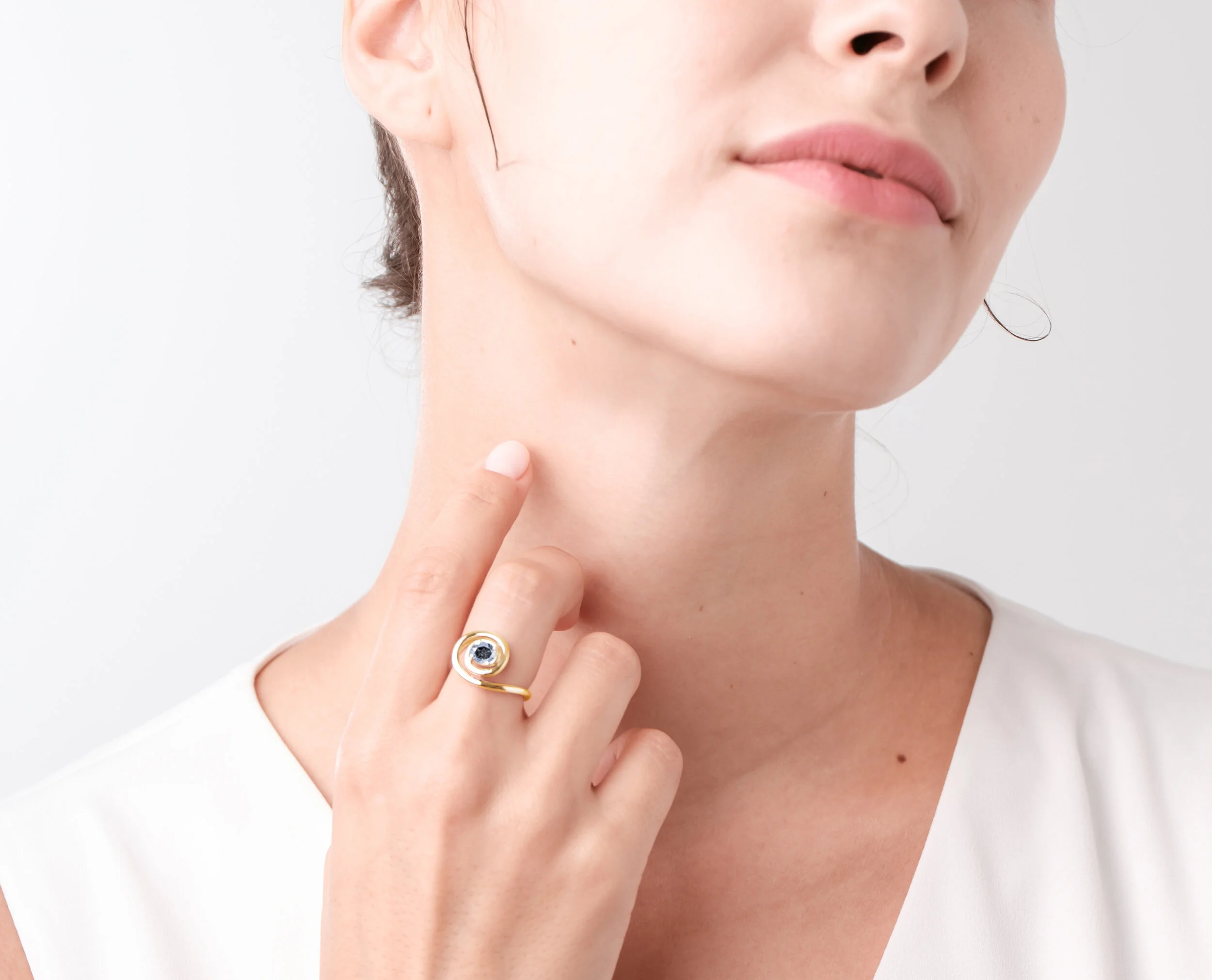 Model-wears-Salt-Pepper-Diamond-engagement-ring.jpg