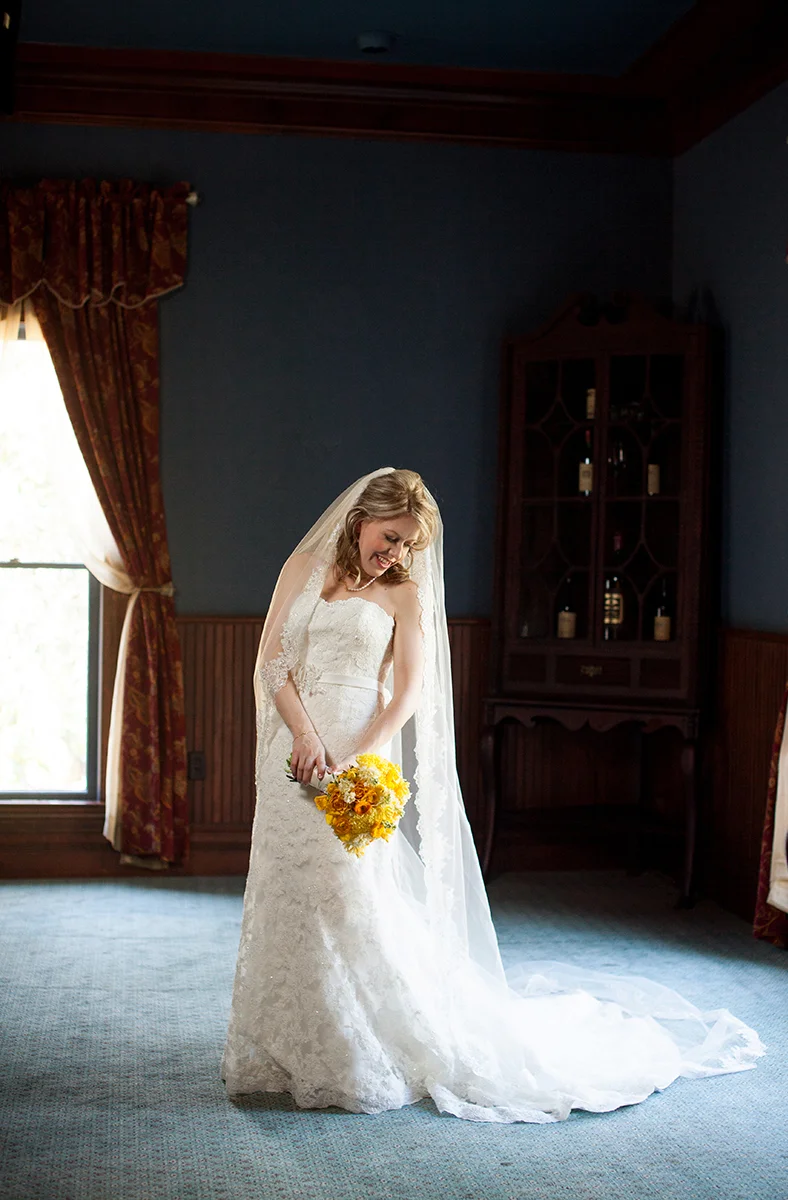 traditional austin bridal portrait