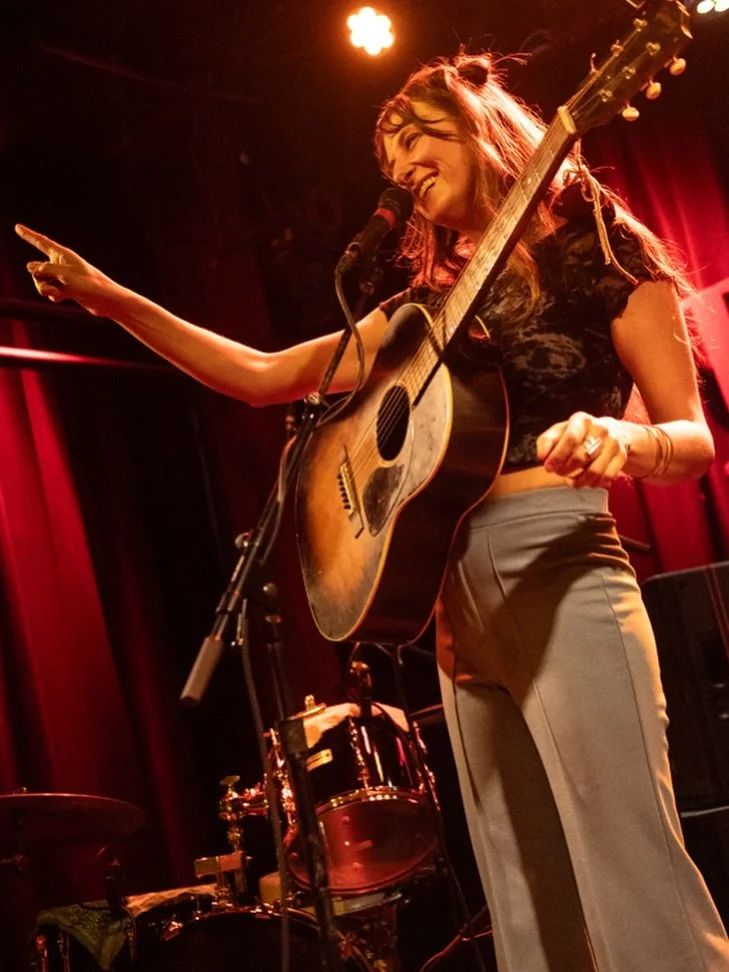 Coloradooooooo! I&rsquo;m returning to my old home state to open some shows for my dear buds, swamp angels @thedeslondes 🐊❤️ what a delight

Wednesday Oct 7 - Fort Collins @soundbarvenue 
Friday Oct 9 - Denver @opheliasden

📸 Kirk Stauffer