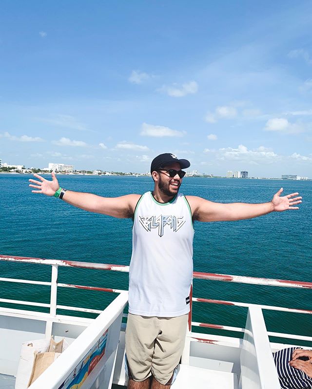 Cruising back from Isla Mujeres. 
Smiles all day! 😎🏝🇲🇽 &bull; &bull;
&bull;
&bull;
&bull;
Photo by @alyssataylorr_ 
#cancun #islamujeres #mexico #travelbug  #smilemore #adventure #vacationmode