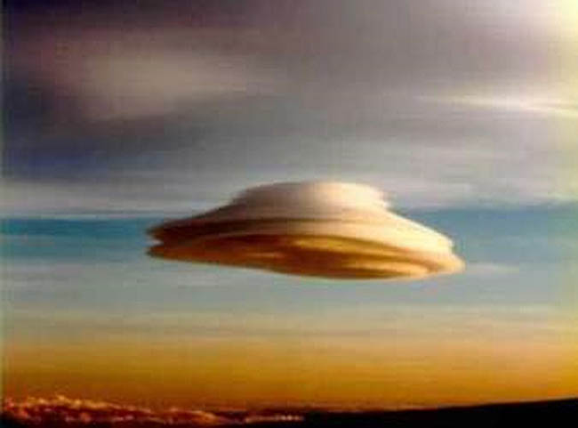 Oooooooo! A lenticular formation!