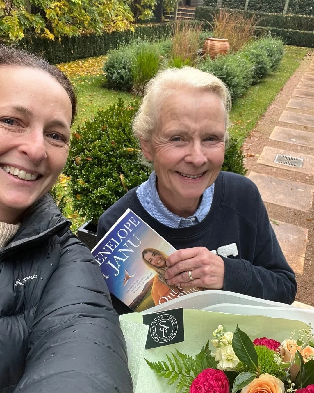 A misty highlands day, and a lovely bouquet from my publishers at HQ/ HarperCollins to celebrate the release of Out of the Blue. Thank you Emma from @sutton_florist (the most gorgeous shop filled with brilliant flowers, plants and gifts!) for this wo