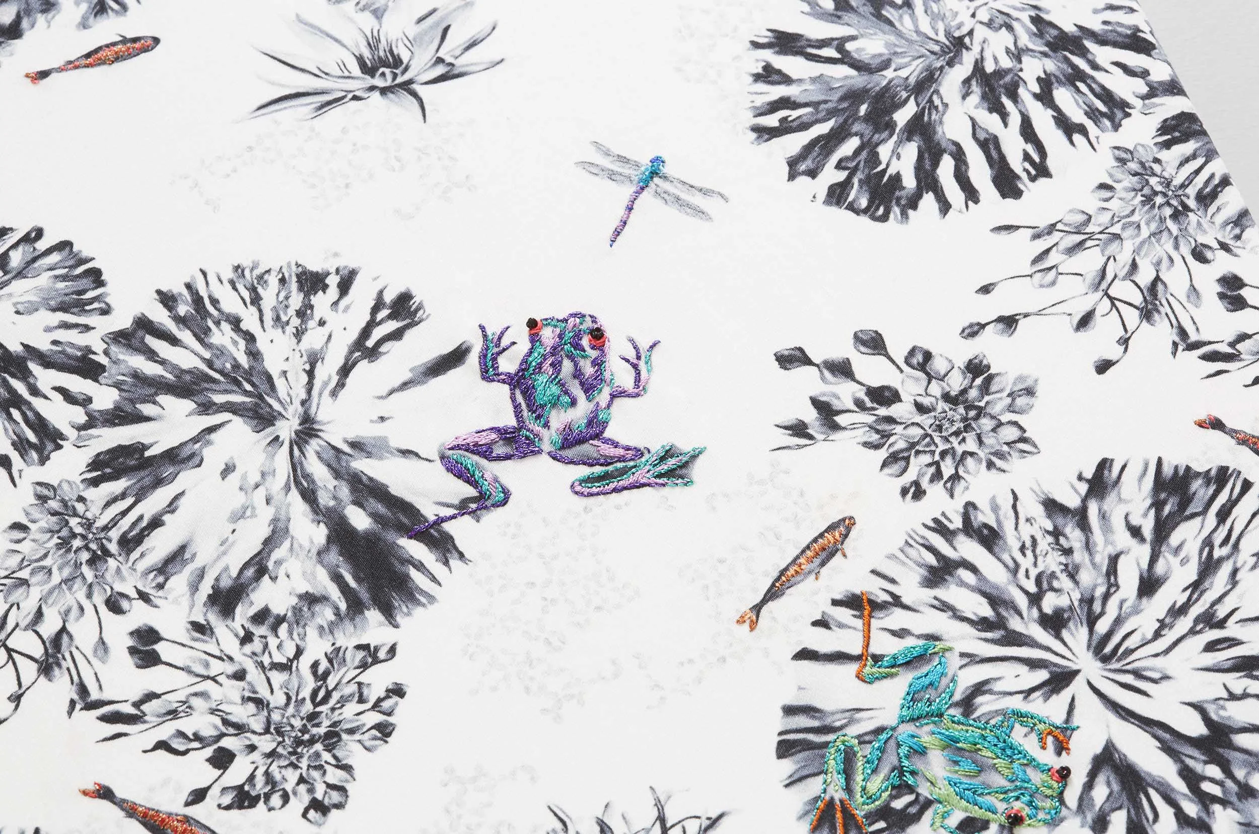 Multi Frogs on a Lily Pad embroidery