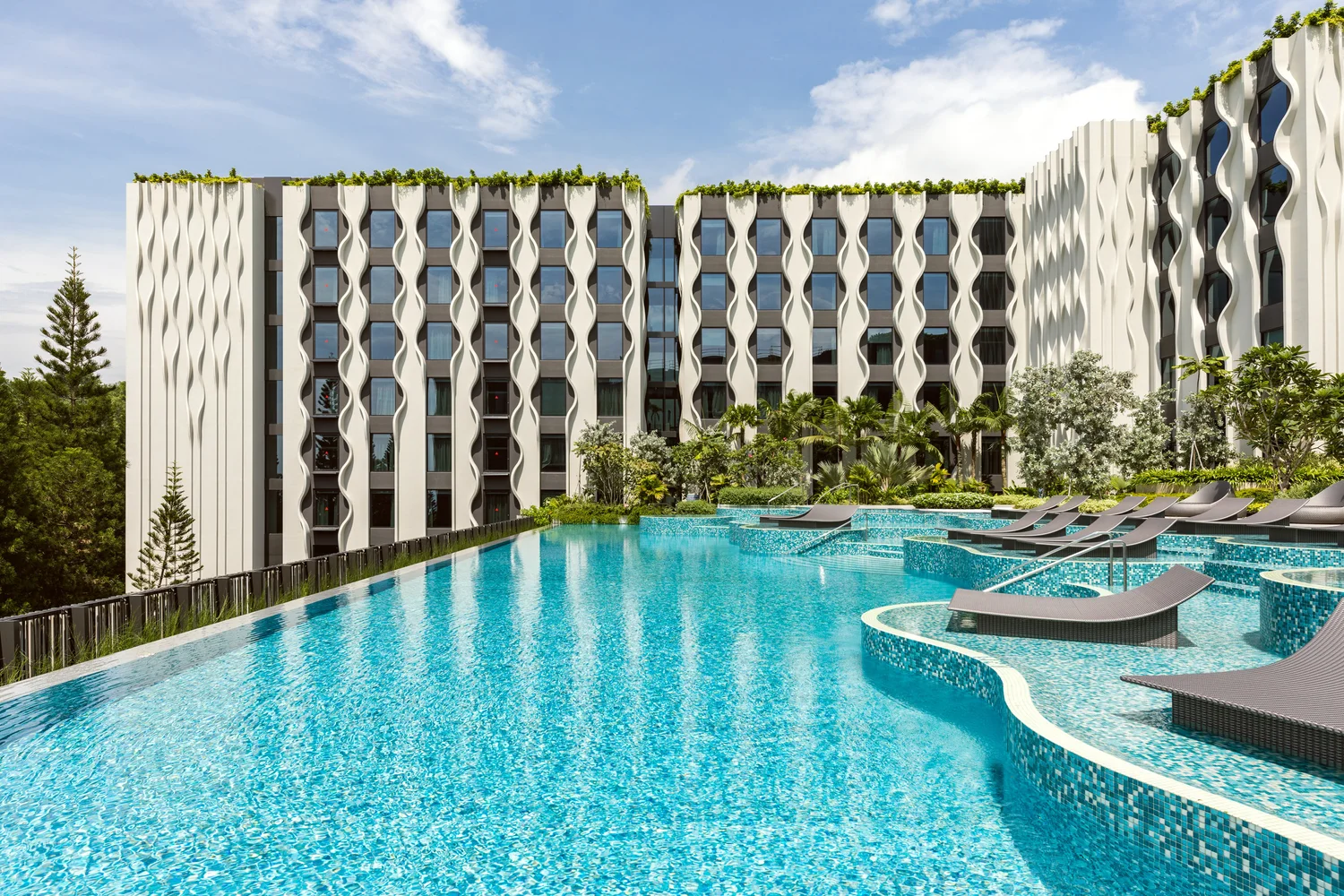 daniel-koh-village-hotel-sentosa-the-outpost-hotel