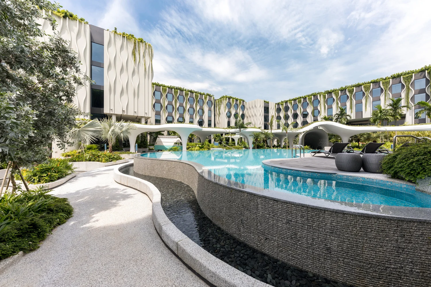 daniel-koh-village-hotel-sentosa-the-outpost-hotel