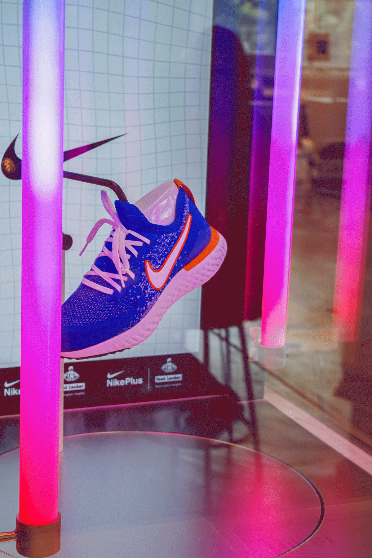 Nike-ShoeCase-Playtest-10-(1).gif